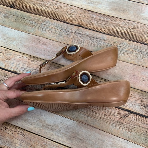 Minnetonka Beaded Sandals - Picture 3 of 6